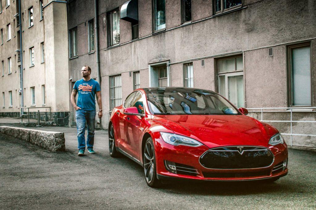 Atoy Autohuolto aloittaa Tesla-huollot